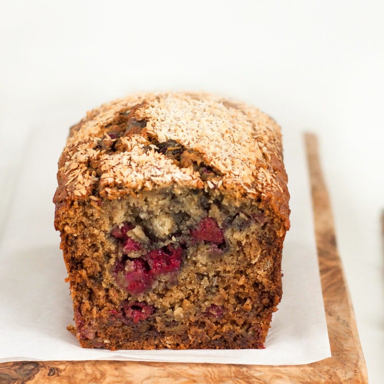 Bananenbrood met frambozen en pecannoten