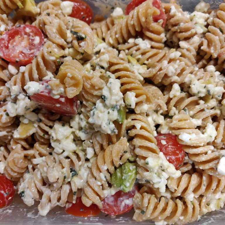Pasta mit Cherry Tomaten und Avocado