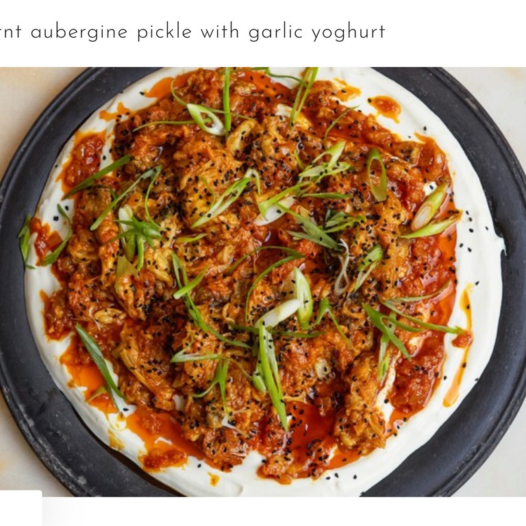 Dip berenjenas  asadas con yogur de ajo