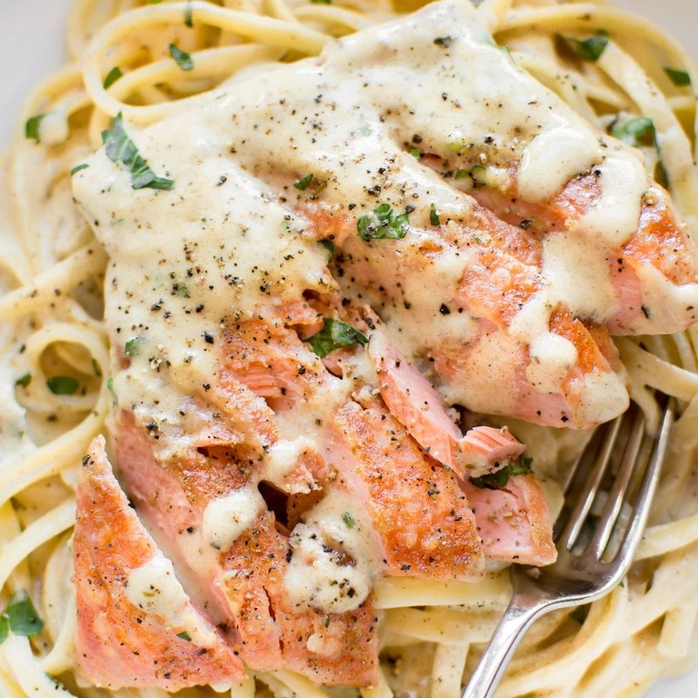 Pasta con salmón a la mostaza