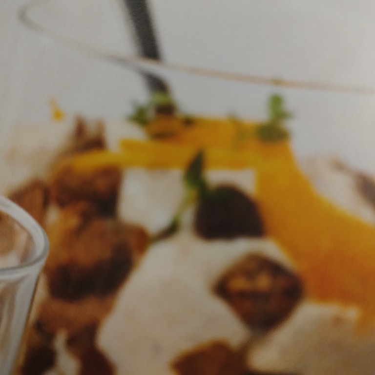 Quark-Trifle mit Orangenkompott und Crumble