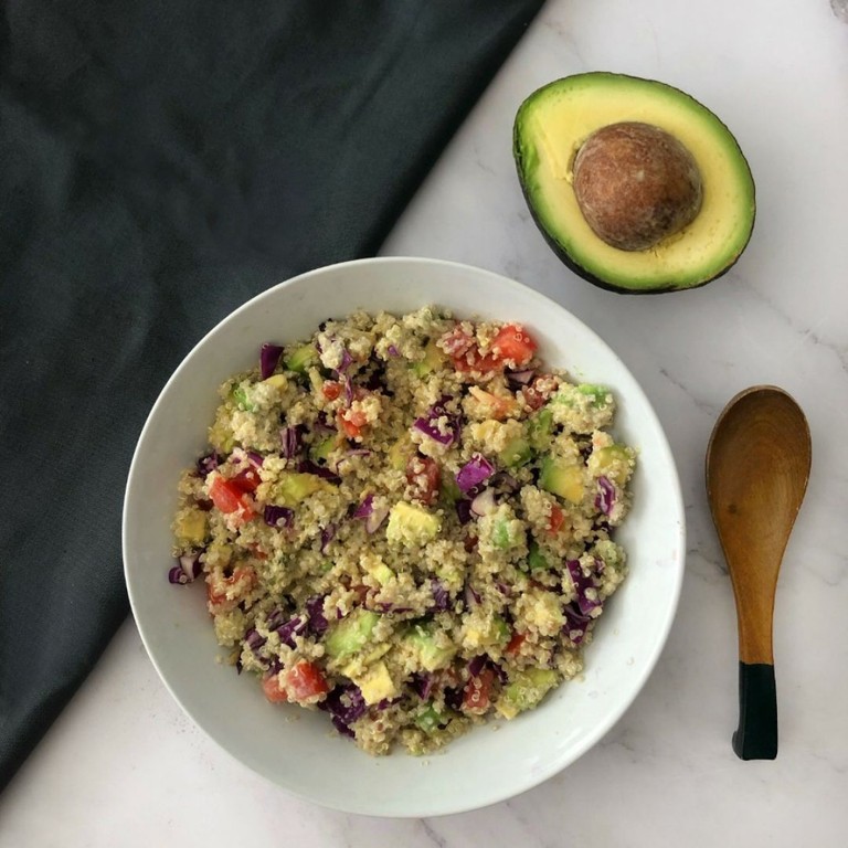 Ensalada de Quinoa con Pollo y Salsa de Yogur