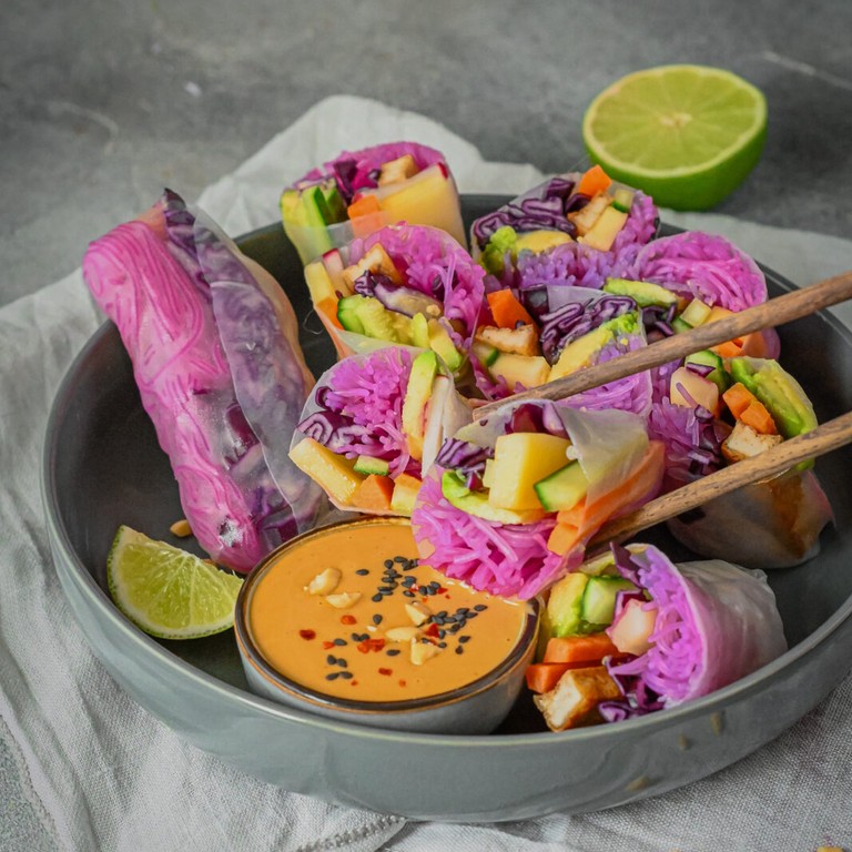 Sommerrollen mit scharfer Erdnusssauce