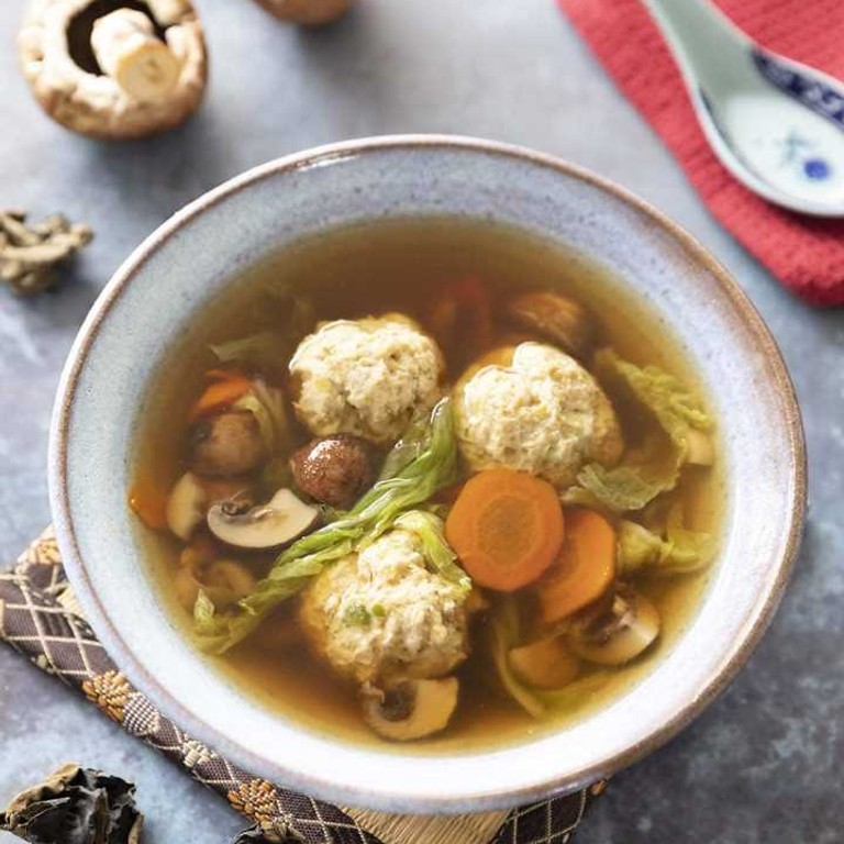 Bouillon aux boulettes de viande et légumes d'hiver [Japon]