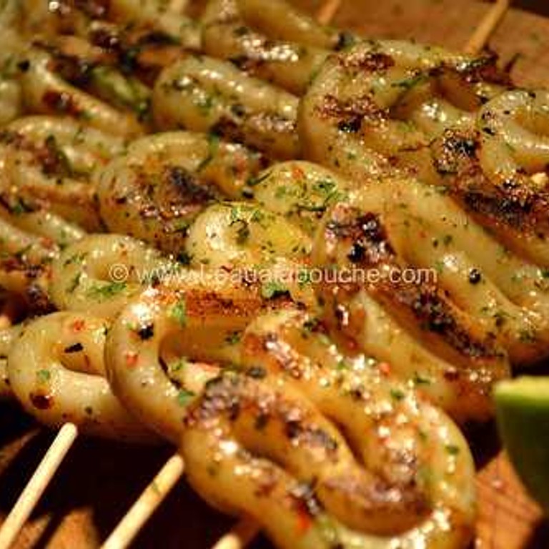 Brochettes de calamars grillés au citron vert