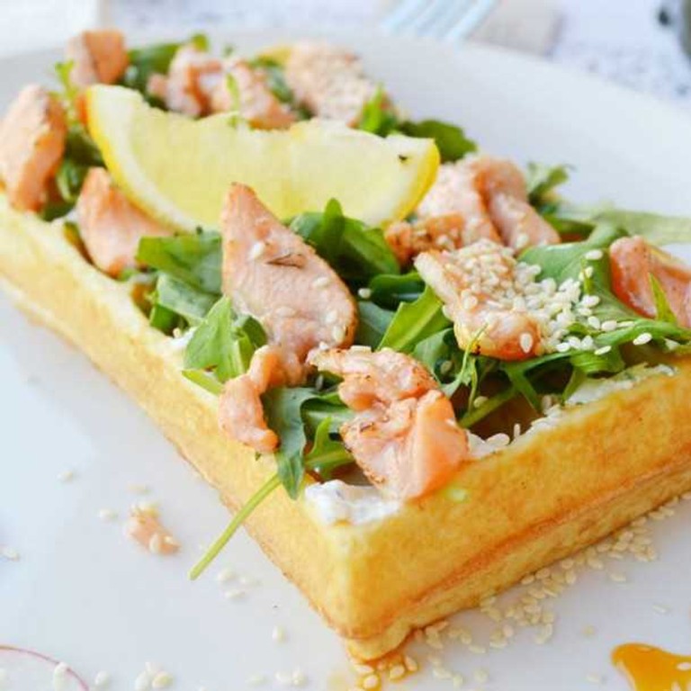 Gaufre salée au saumon façon pizza