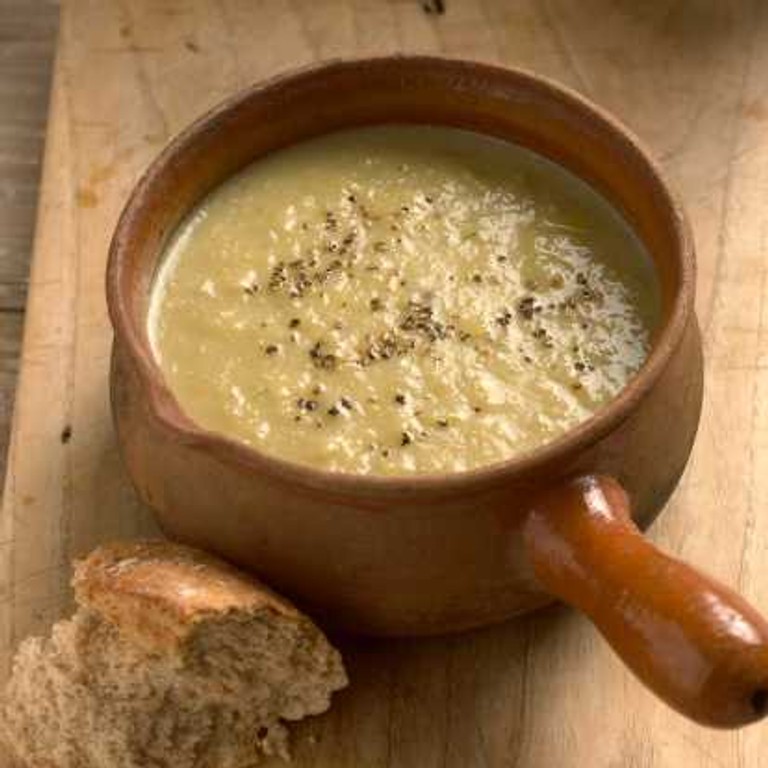 Potage aux carottes, poireau et laitue