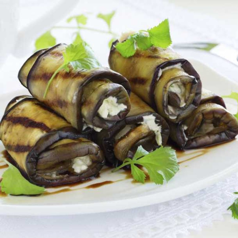 Roulés d'aubergine à la chair à saucisses