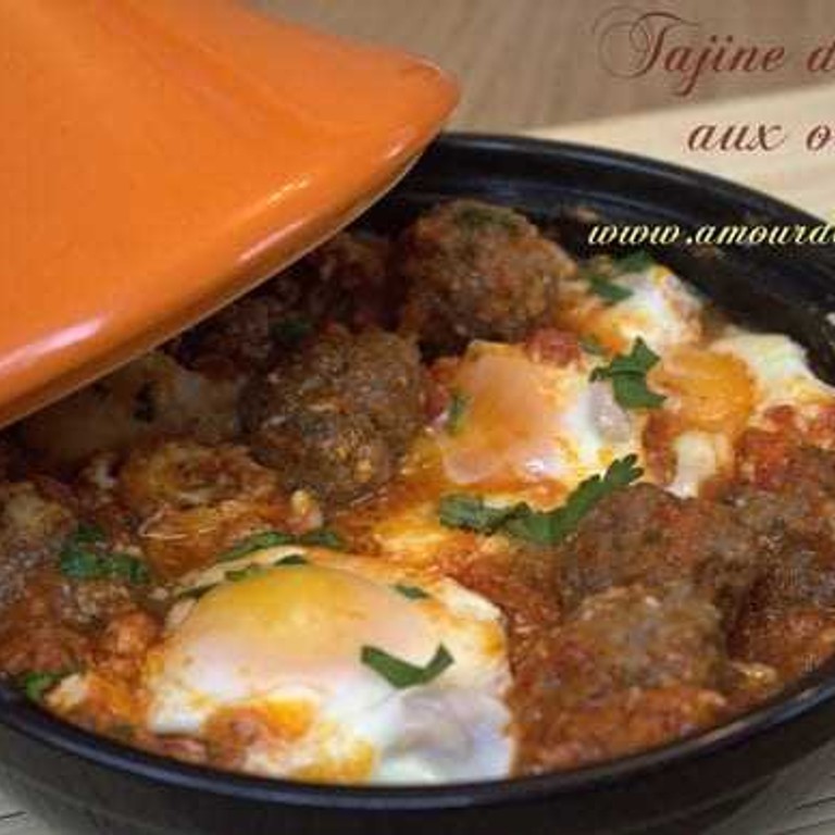 Tajine de boulettes de boeuf aux oeufs à l'algérienne