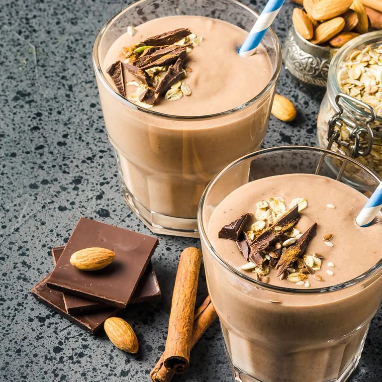 Batido de chocolate, dátiles y avena