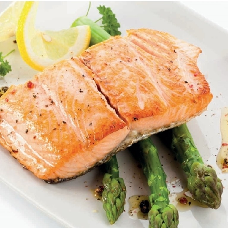 Gebratener Lachs mit Parmesan-Spargel