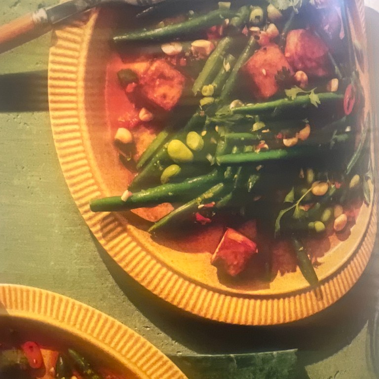 Edamame en Sperziebonen Salade met Krokante Tofu