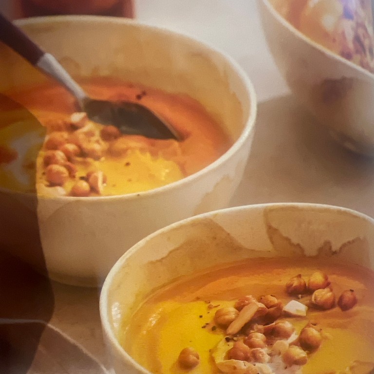 Kokos Wortelsoep met Knapperige Kikkererwten