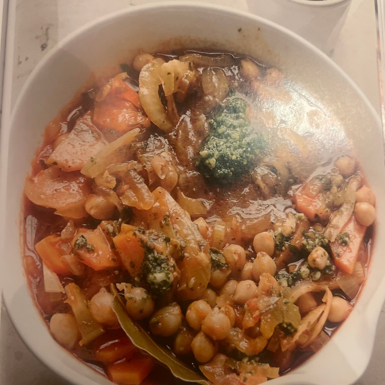 Kikkererwtensoep met tomaten en brood