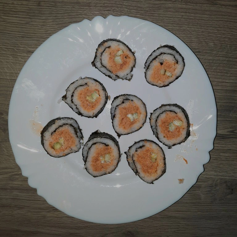 Tuna sushi rolls