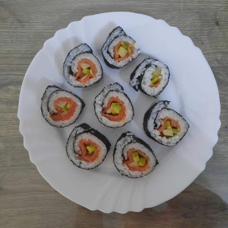 Salmon sushi rolls