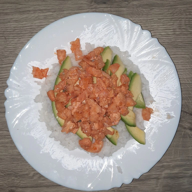 Shrimp with rice and avocado