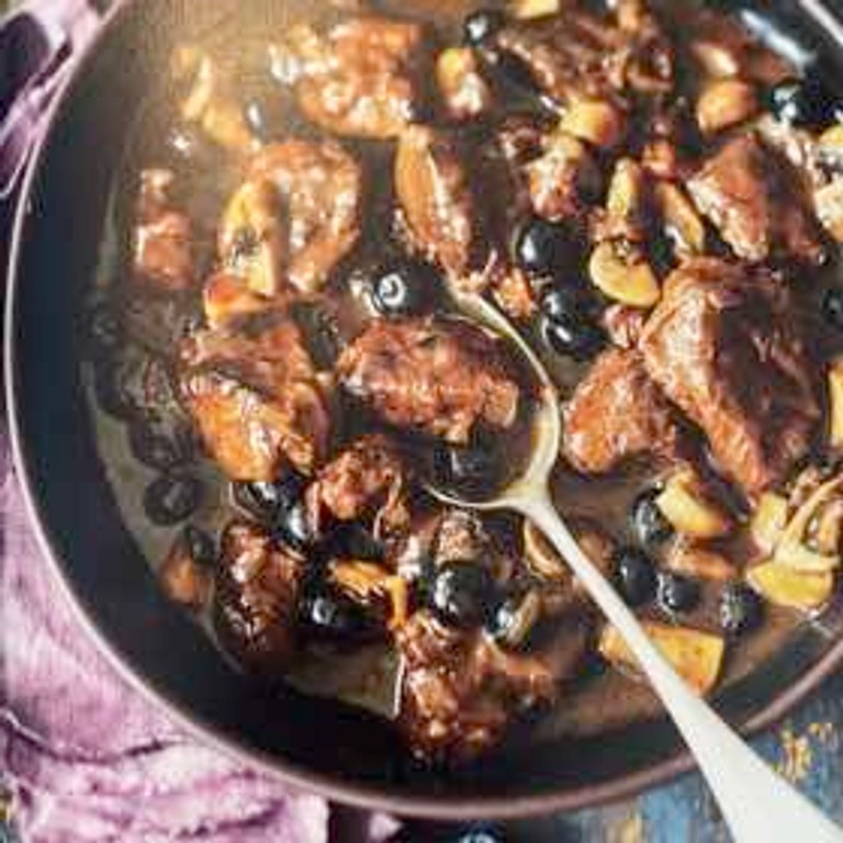 Carbonade De Cerf Aux Myrtilles Et Aux Champignons