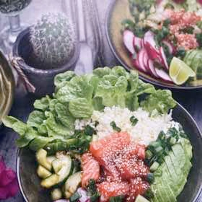 Poké Bowl Au Saumon Et « Riz » De Chou-Fleur