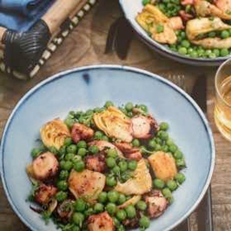 Poulpe à la poêle artichauts et petits pois nouveaux