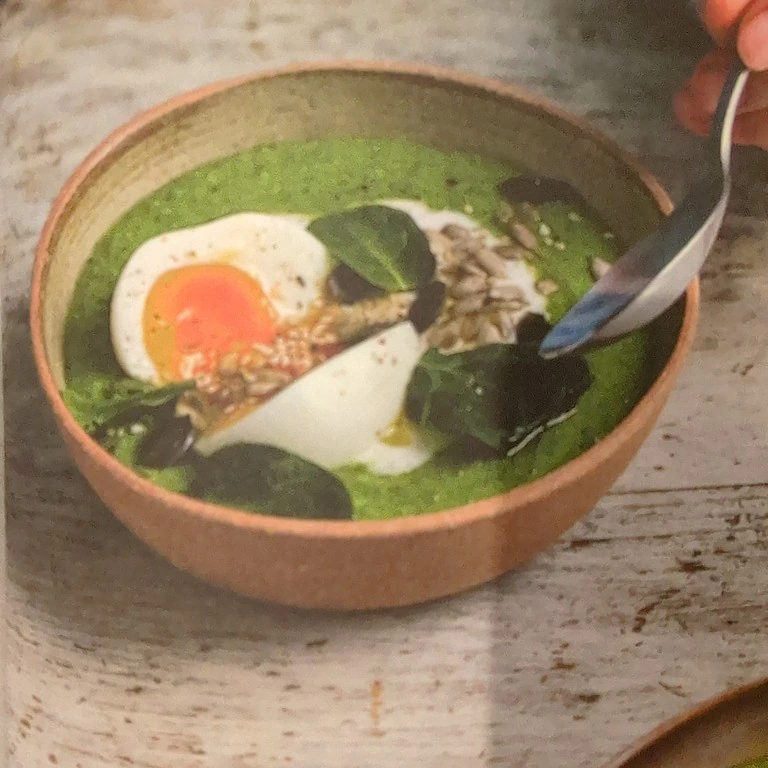 Oeufs Mollets à la Turque et Crème de Petits Pois