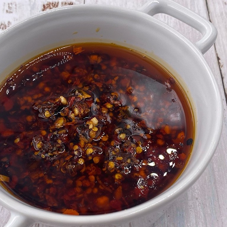 Selbstgemachtes Crispy Chili-Öl mit Sonnenblumenöl