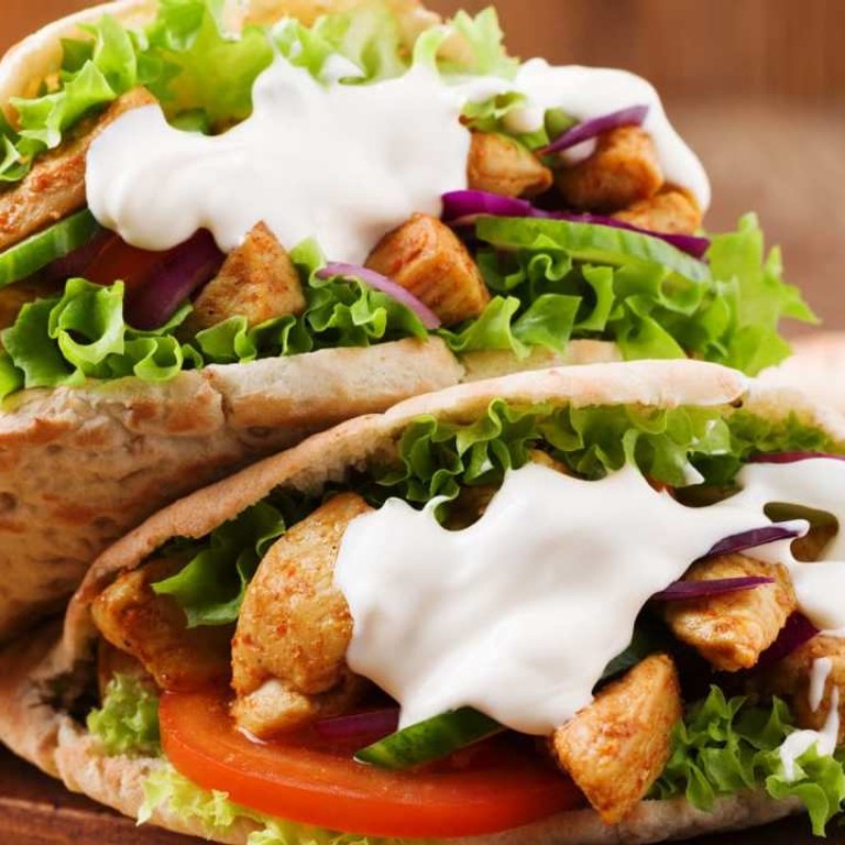 Gefüllte Pitas mit Poulet und Dip