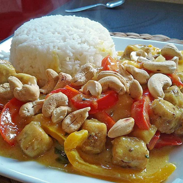 Paprika-Kokos-Curry mit Poulet und Ananas