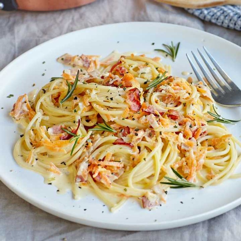 Pasta mit Rüebli-Speck-Sauce