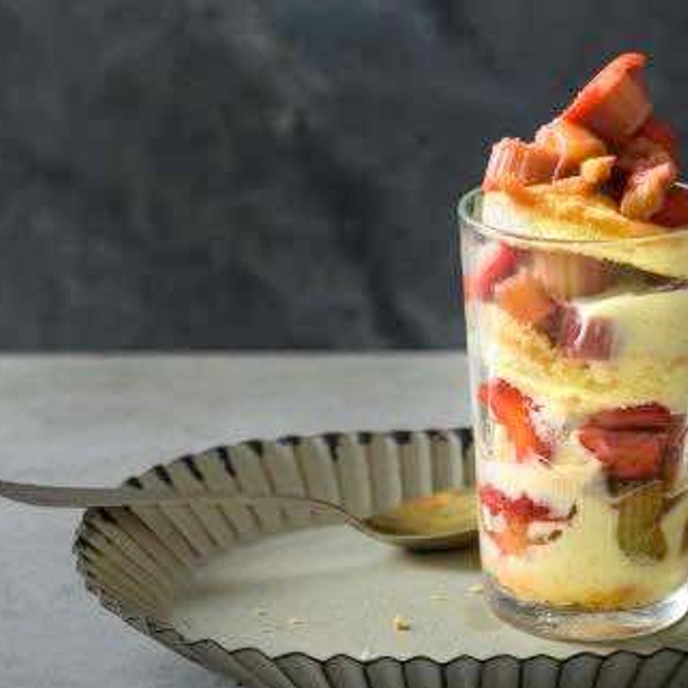 Rhabarber-Erdbeer-Trifle