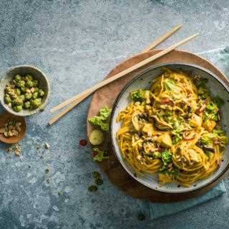 Thai-Curry-Topf mit Nüdeli und Poulet