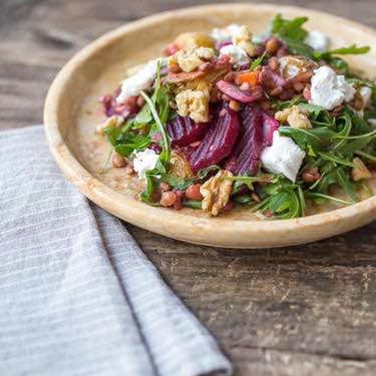 Wintersalat mit Walnüssen, Linsen und Roter Bete