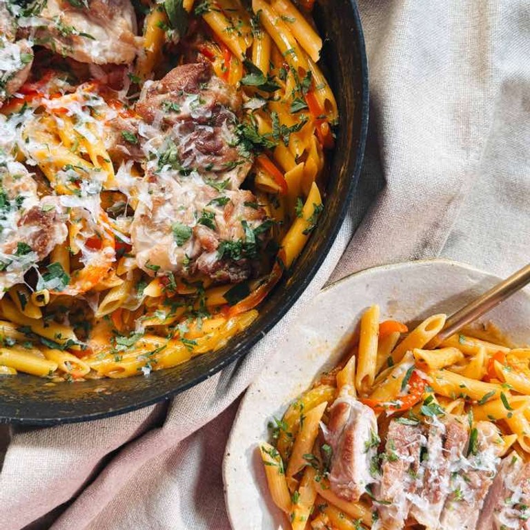 Eenpansgerecht romige kip cajun