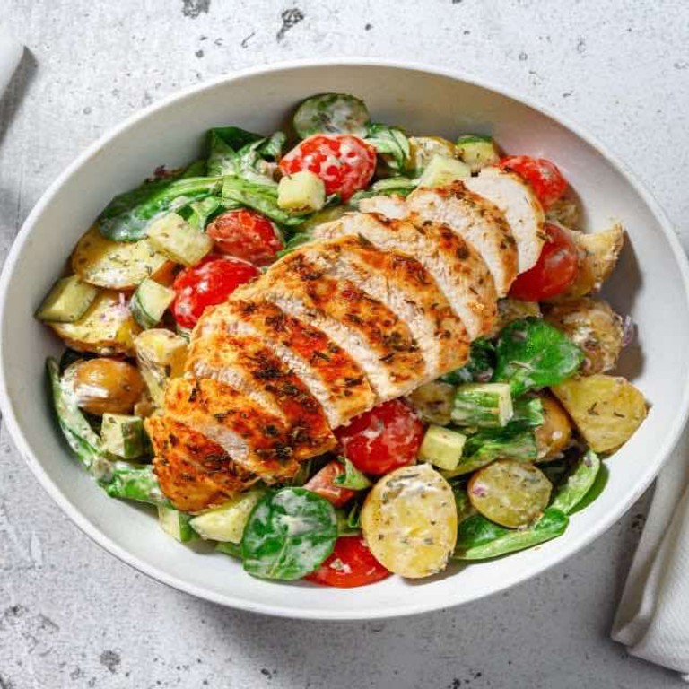 Krieltjessalade met Mediterrane kipfilet met cherrytomaten en komkommer