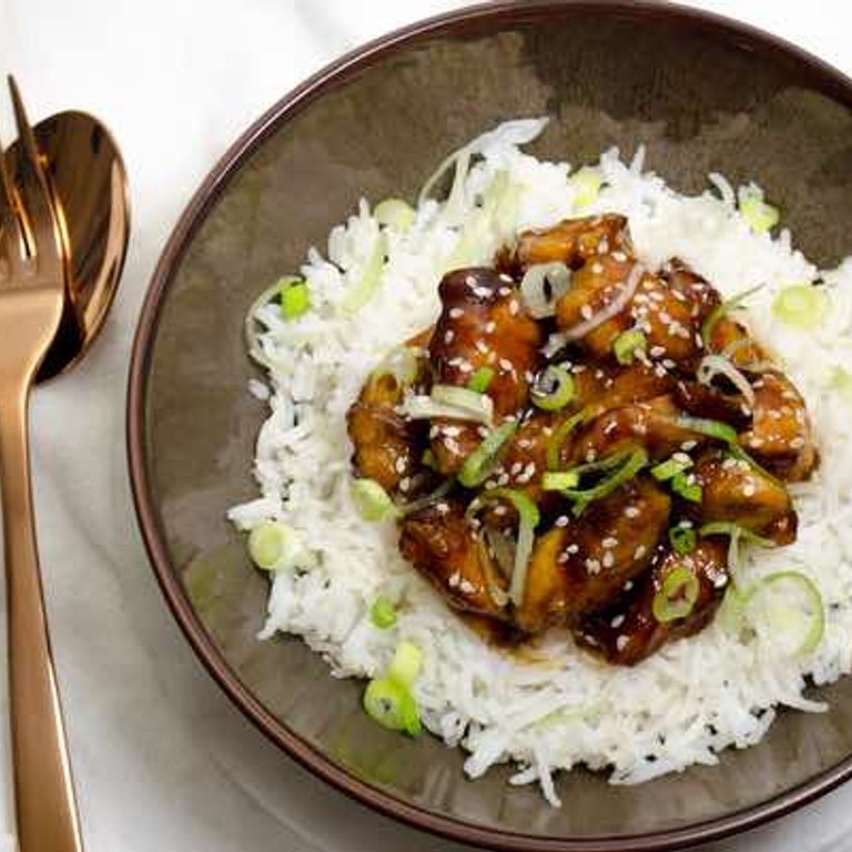 Oosterse kip met rijst