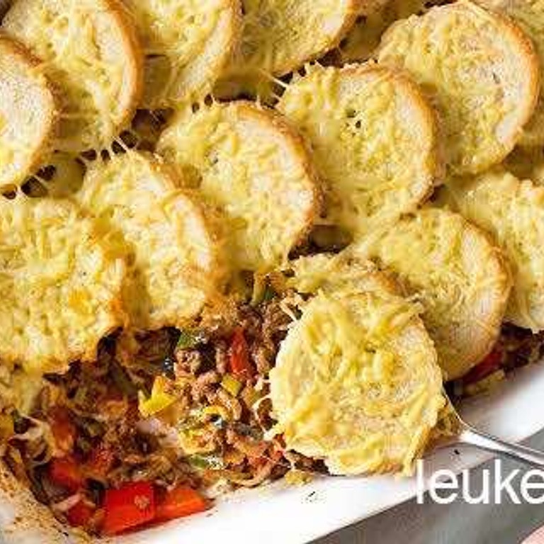 Ovenschotel met gehakt en brood