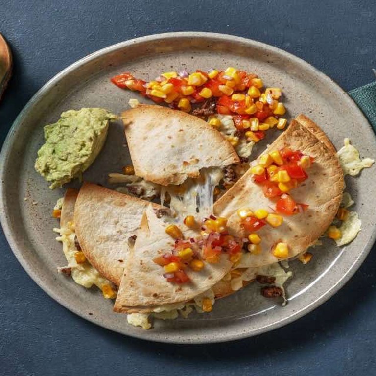 Quesadilla's met rundergehakt en mais met avocadodip en tomatensalsa