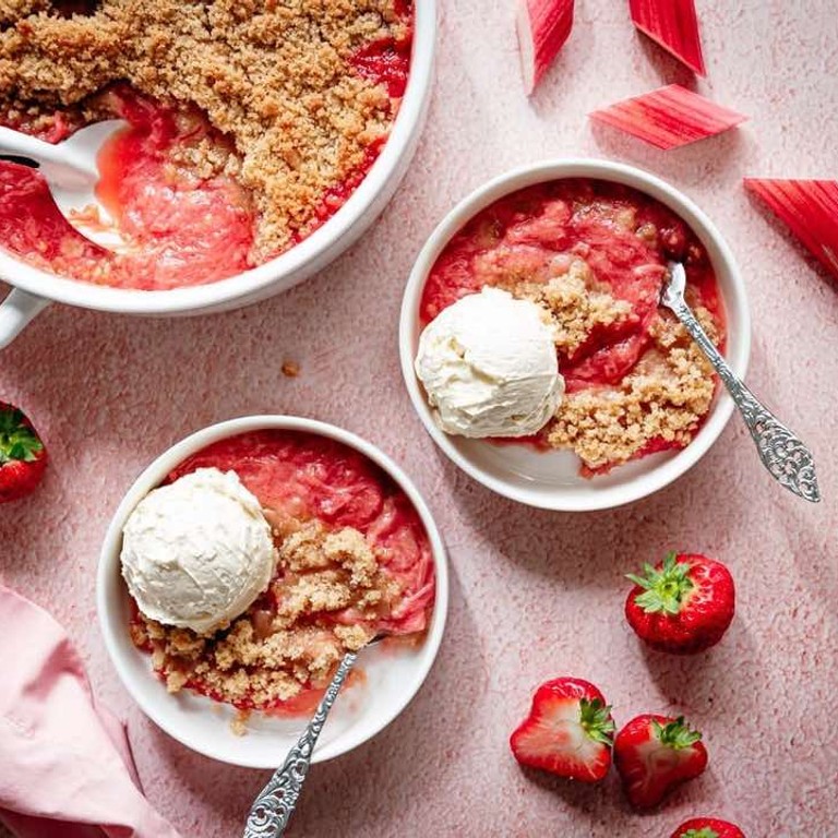Rabarber crumble met aardbei