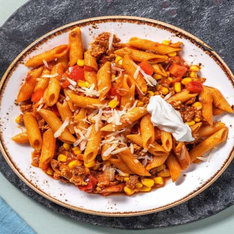 Snelle pasta met gehakt en Mexicaanse twist met paprika en zure room
