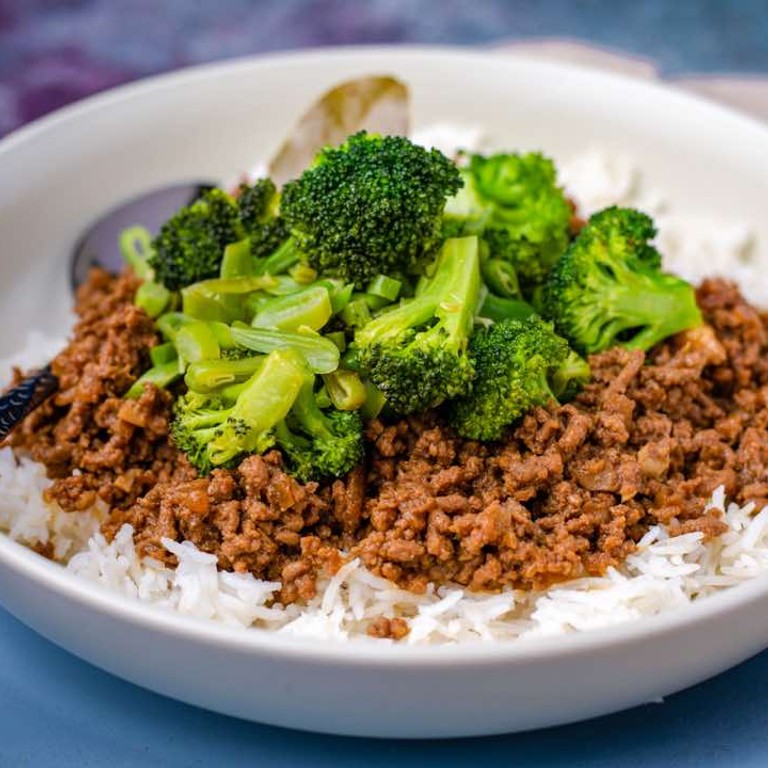 Surinaams gehakt met broccoli en witte rijst
