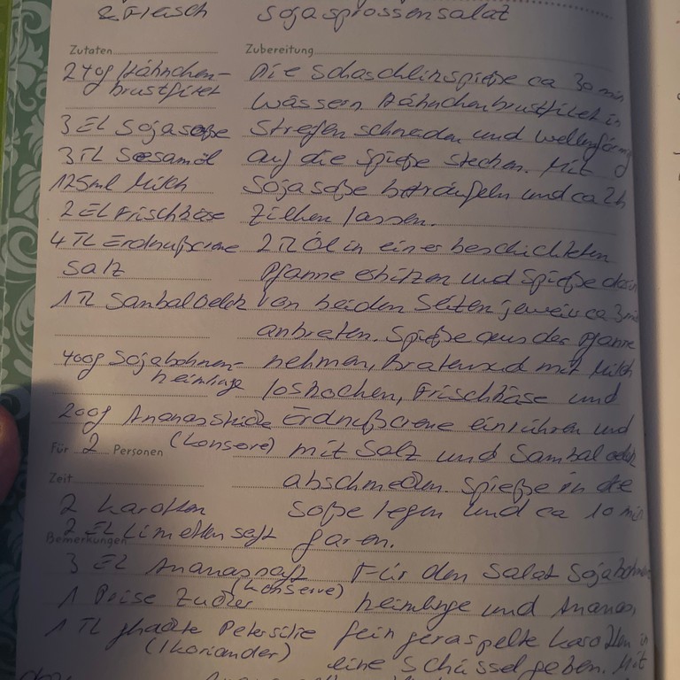 Saté-Spieße mit Sojasprossensalat