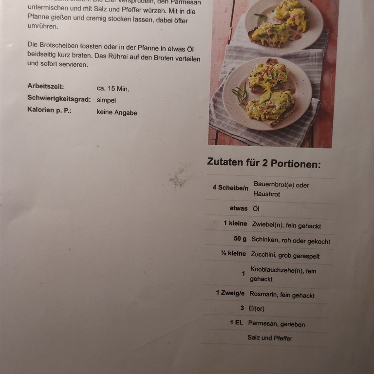 Zucchini-Schinken-Rührei auf Brot