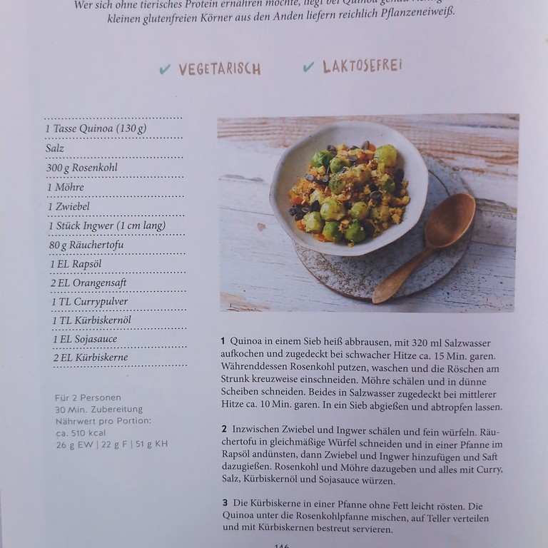 Rosenkohlpfanne mit Quinoa und Tofu