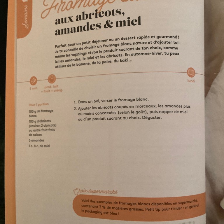 Fromage blanc aux abricots, amandes & miel