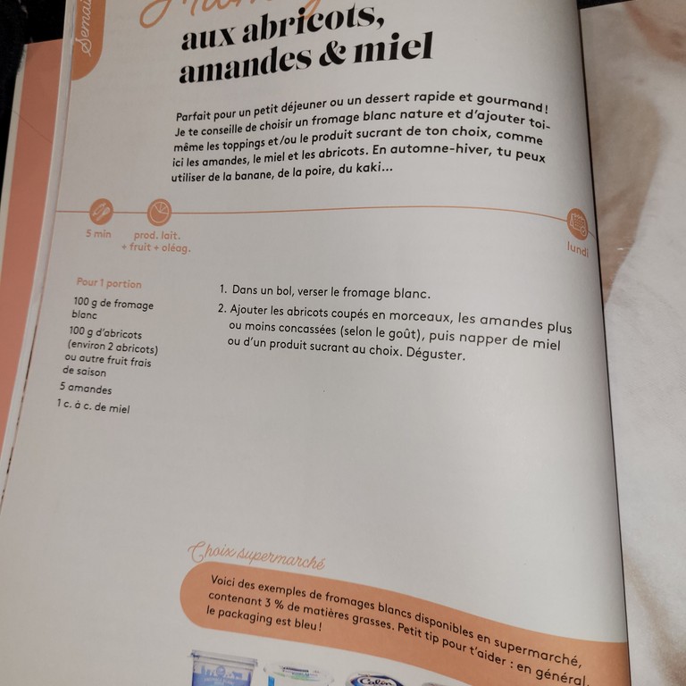 Fromage blanc aux abricots, amandes & miel