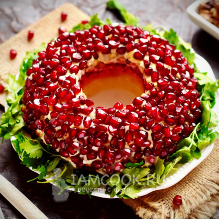 4. Гранатовый браслет