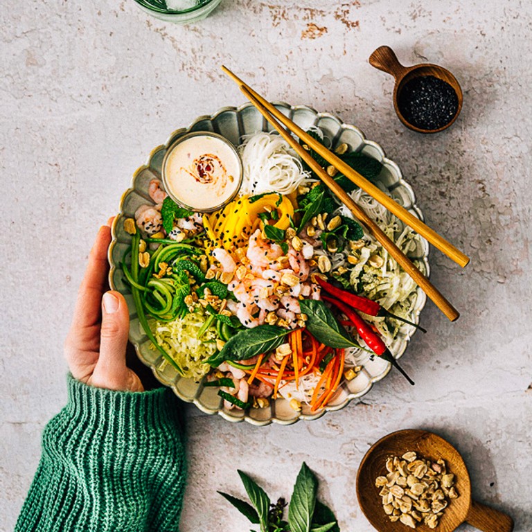 Bol santé inspiré des rouleaux de printemps aux crevettes avec mayonnaise légère