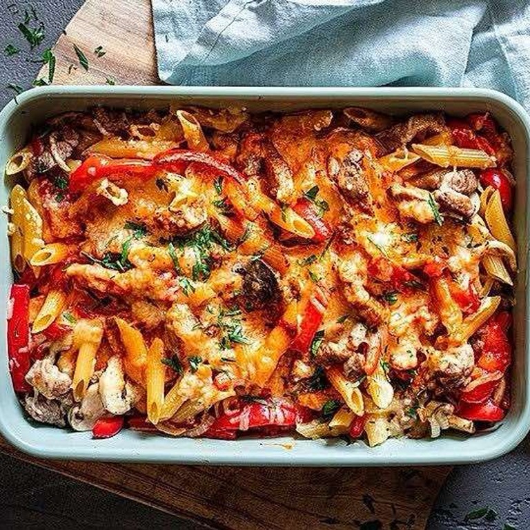 Gyros-Nudelauflauf in Metaxasoße