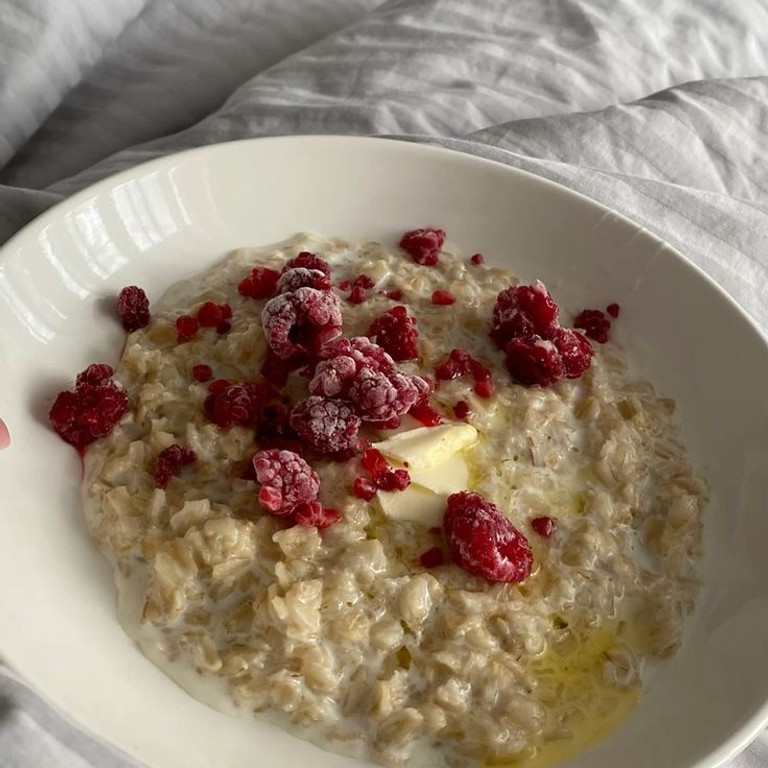 Овсяная каша с малиной