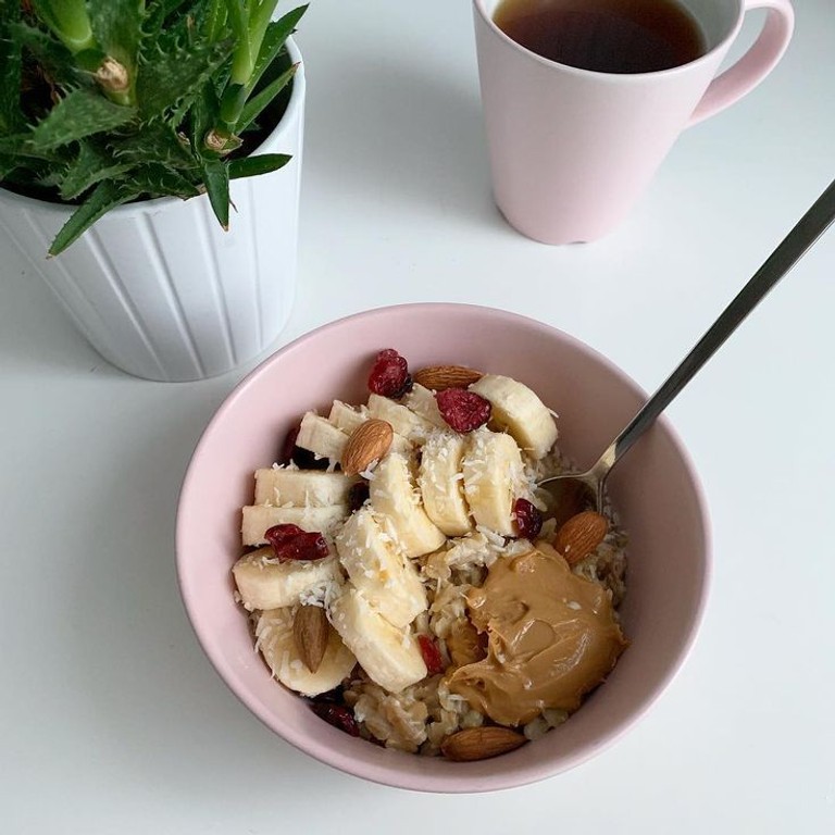 Овсяная каша с бананом и арахисовой пастой